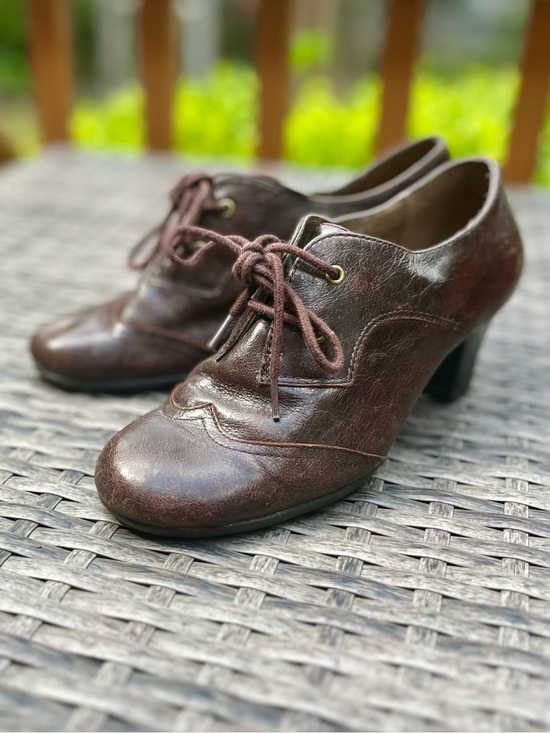 AEROSOLES Shoes - Aerosoles Aristocrat Brown Oxfords Lace-Up Vintage-Inspired Heels